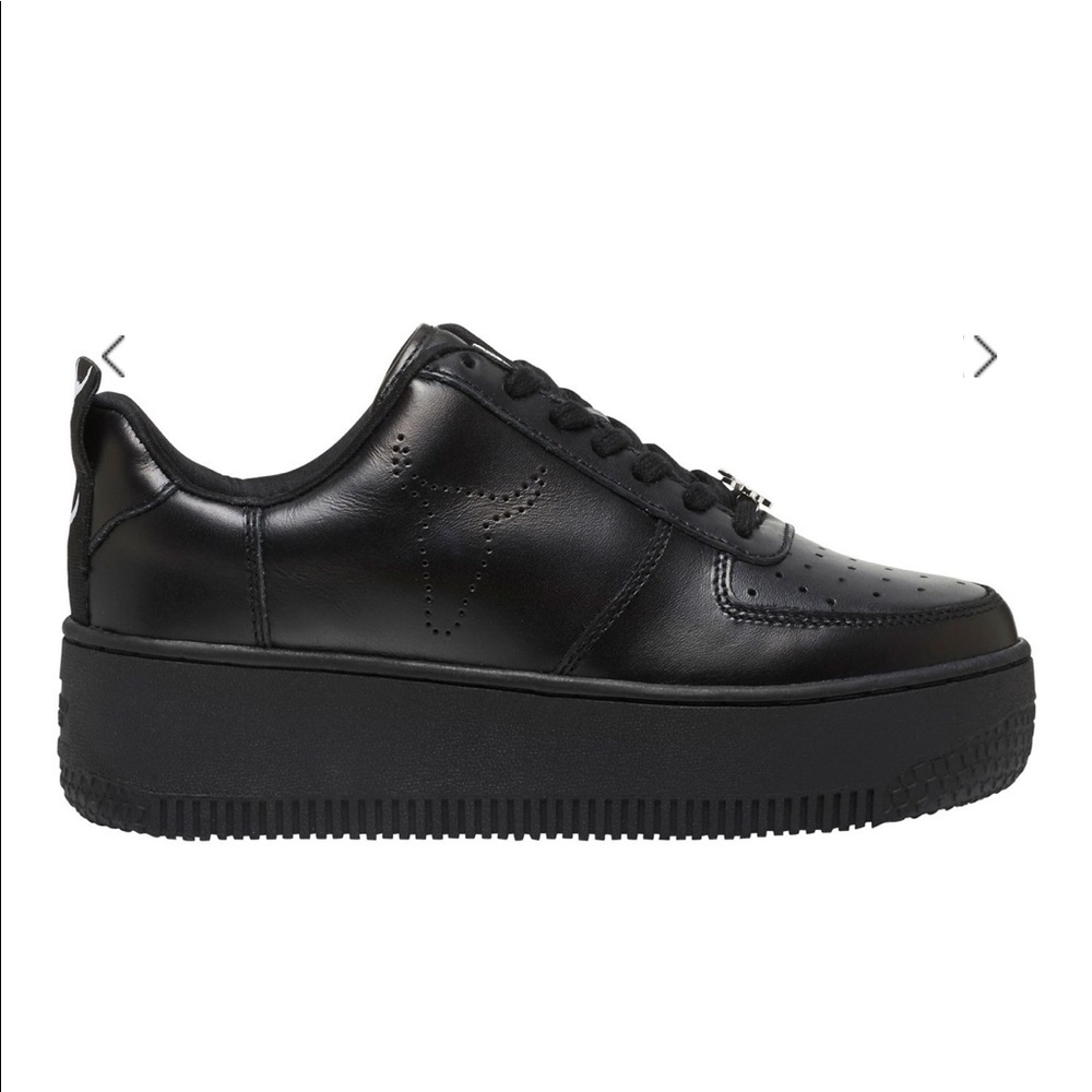 WINDSOR SMITH size 6